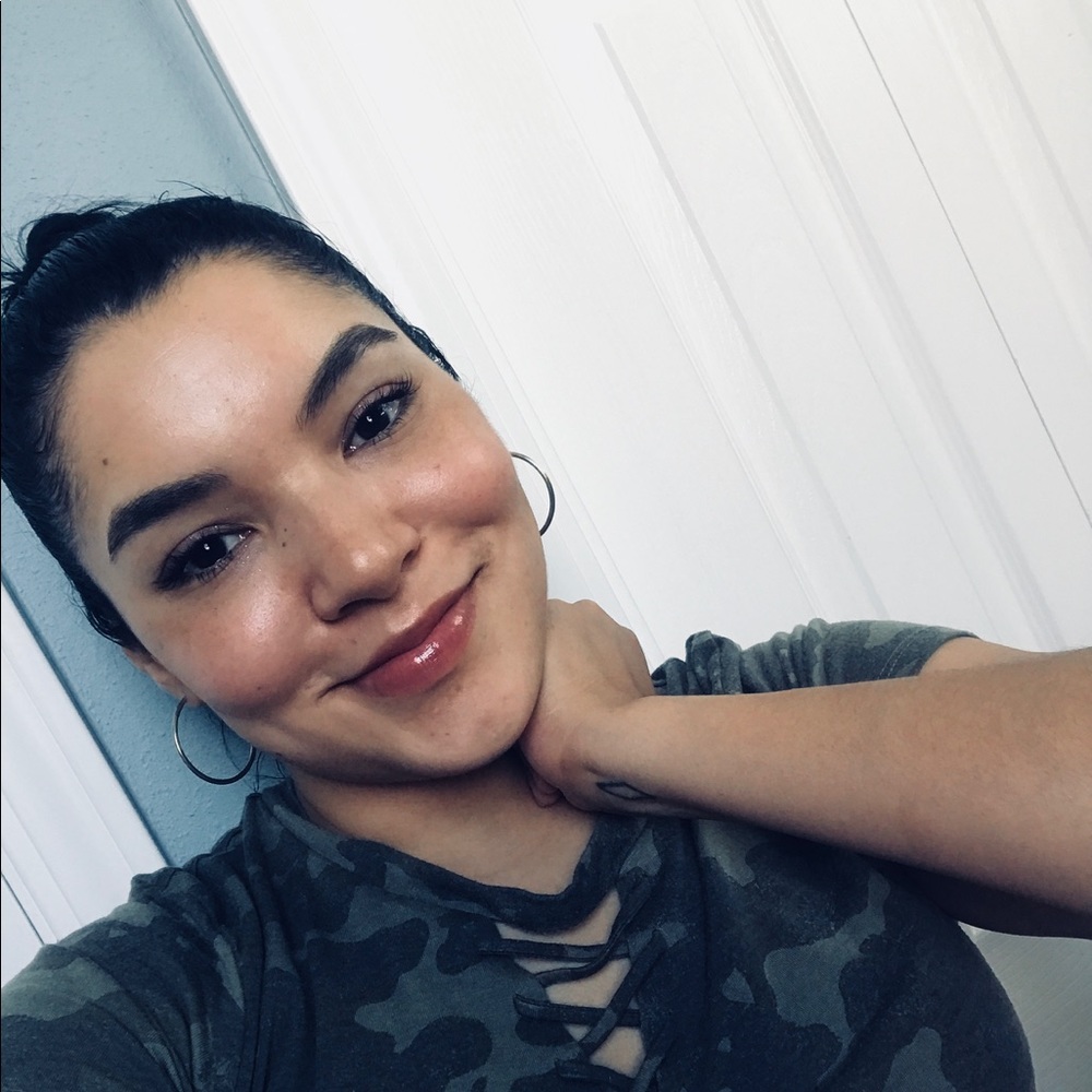 Meet your Posher, Emalie